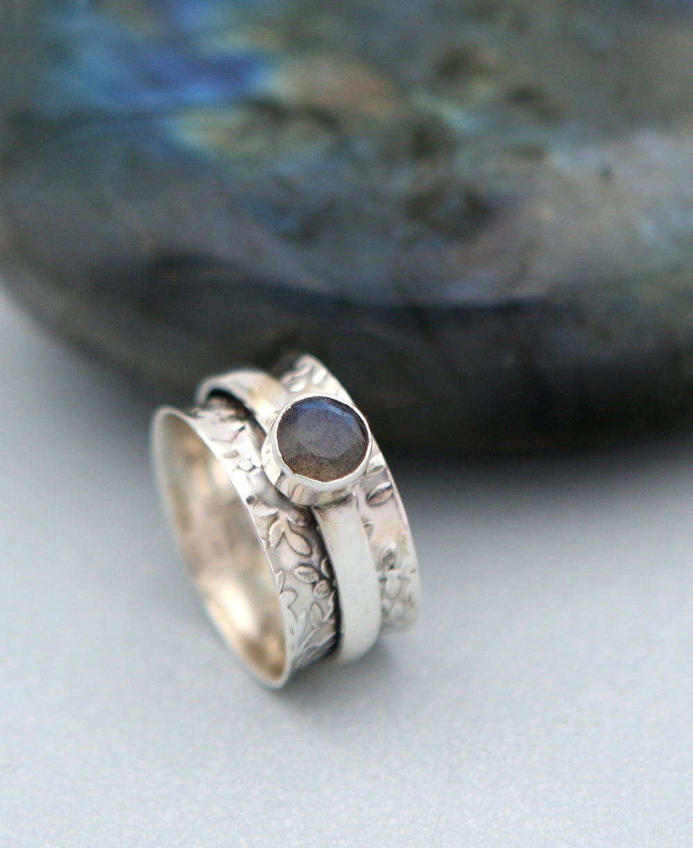 Spinning Floral Labradorite Ring